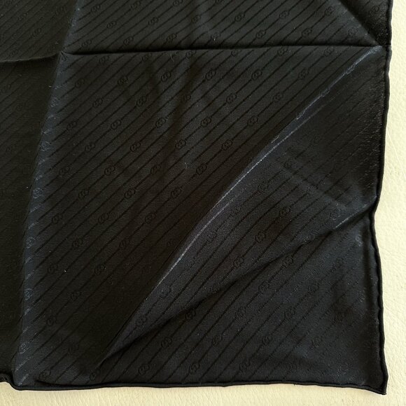 NWT GUCCI Men’s Handkerchief Silk 100% Authentic Logo GG 742200 Black - Picture 3 of 7